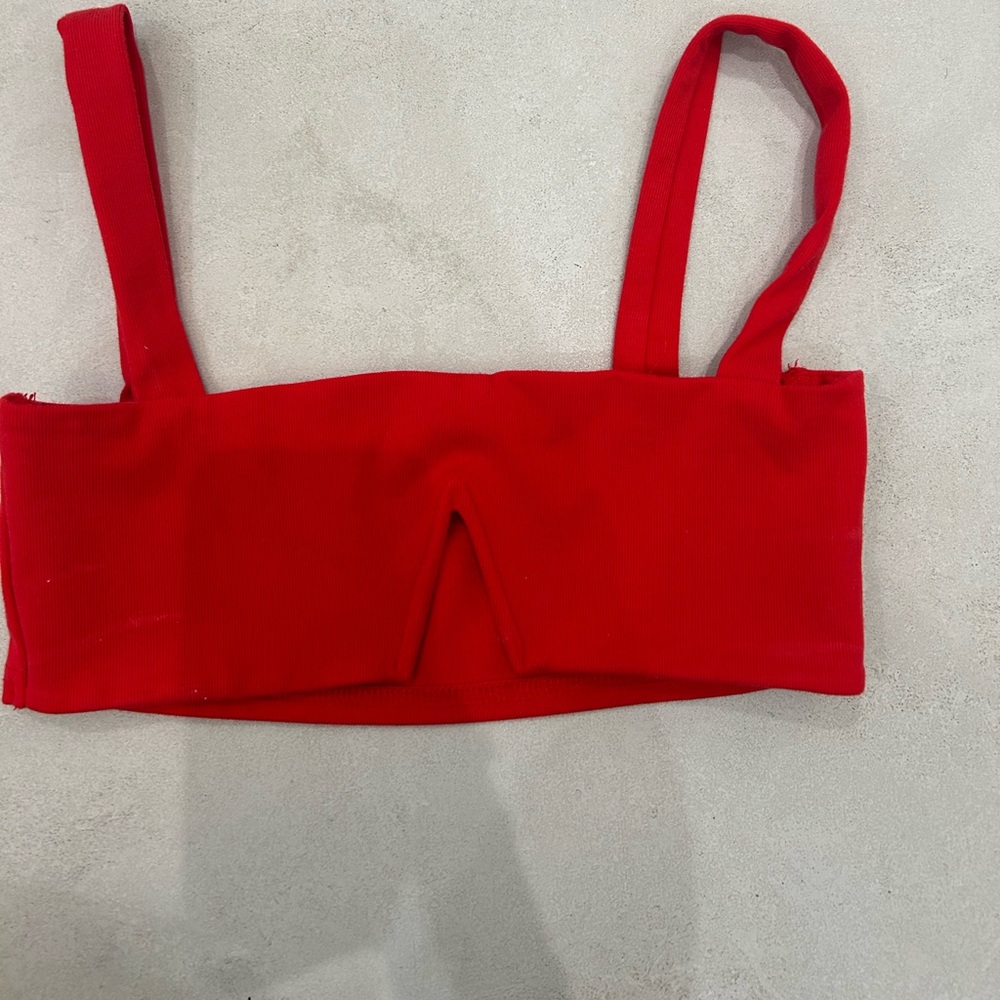 EDIKTED Red Ribbed Crop Top
